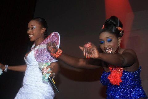 Mame Bassine fait danser Aïda Samb