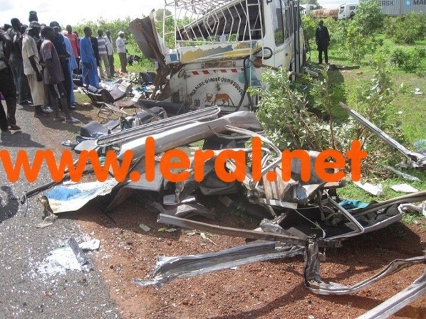 Photos de l'accident mortel sur l’axe Kaolack-Kaffrine 