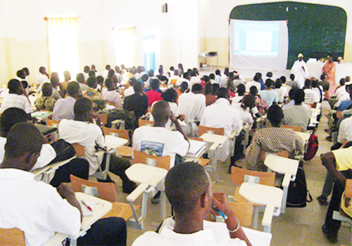 UCAD: 1329 enseignants pour 72.962 étudiants (directeur)