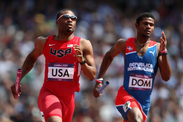 JO 4 x 400 m: Un Américain finit la course la jambe cassée