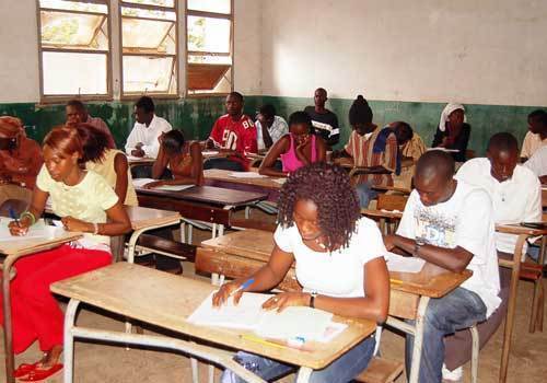 Bac 2012: A 24h de la sortie des premiers résultats, peur et espoir chez les candidats.