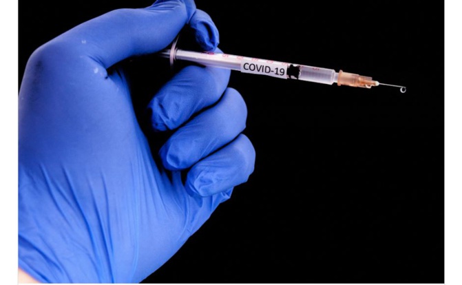 “Un vaccin fait pour tuer”... les théories complotistes sur l'épidémie inondent les réseaux