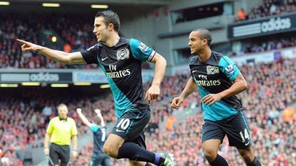 Arsenal : toujours admirateur de Van Persie, Wenger regrette de ne pas l’avoir vendu au PSG !