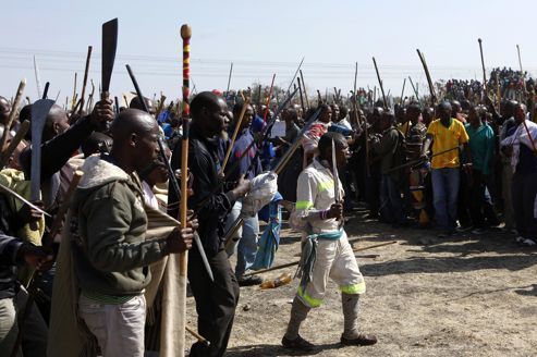 Afrique du Sud : la police tire sur des mineurs grévistes