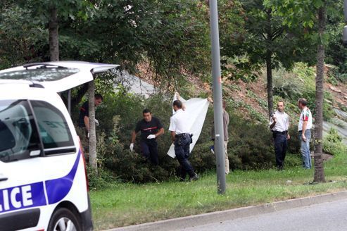 Le père qui aurait étranglé son bébé retrouvé pendu