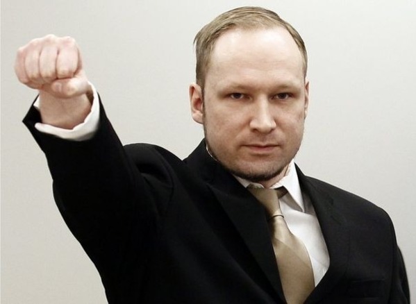 Breivik : L’homme Avait Abattu 77 Personnes Par Haine De L’Islam, Il Est Condamné Seulement A 21 Ans De Prison