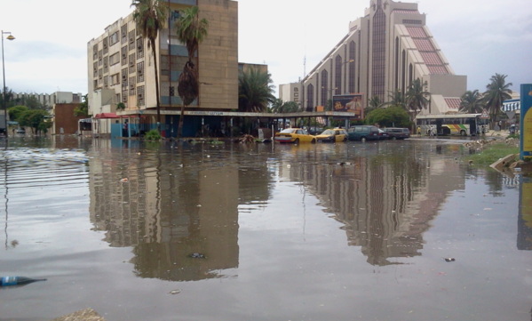 Dakar toujours sous les eaux  ( Photos)