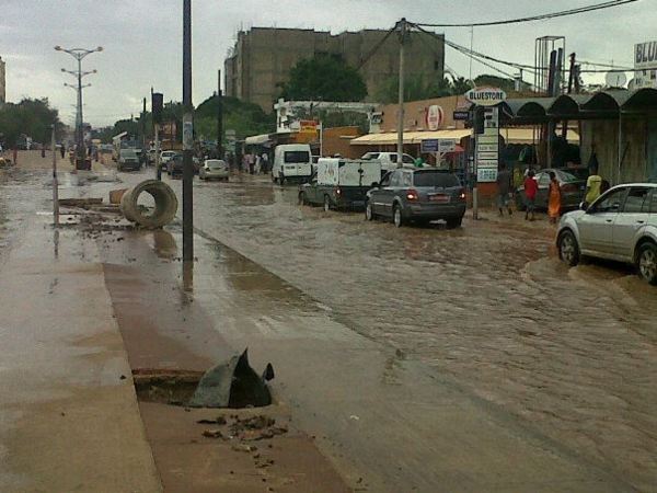 Dakar toujours sous les eaux  ( Photos)
