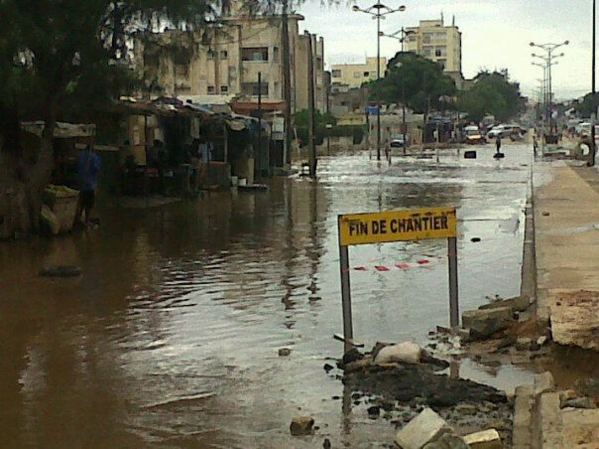 Dakar toujours sous les eaux  ( Photos)