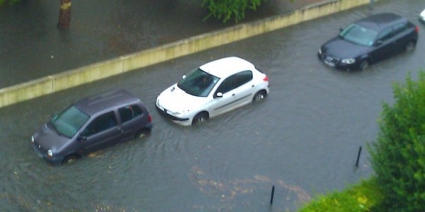Abondance des pluies:  Le paradoxe du Monde rural et de la Banlieue