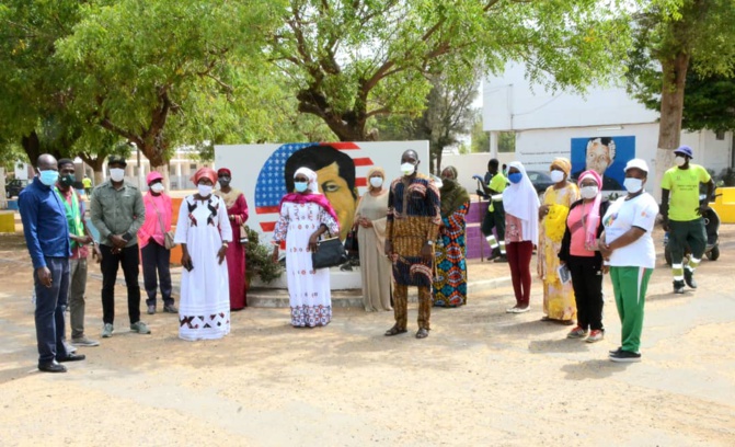 Le Ministre Abdou Karim Fofana arme le lycée Kennedy pour la rentrée