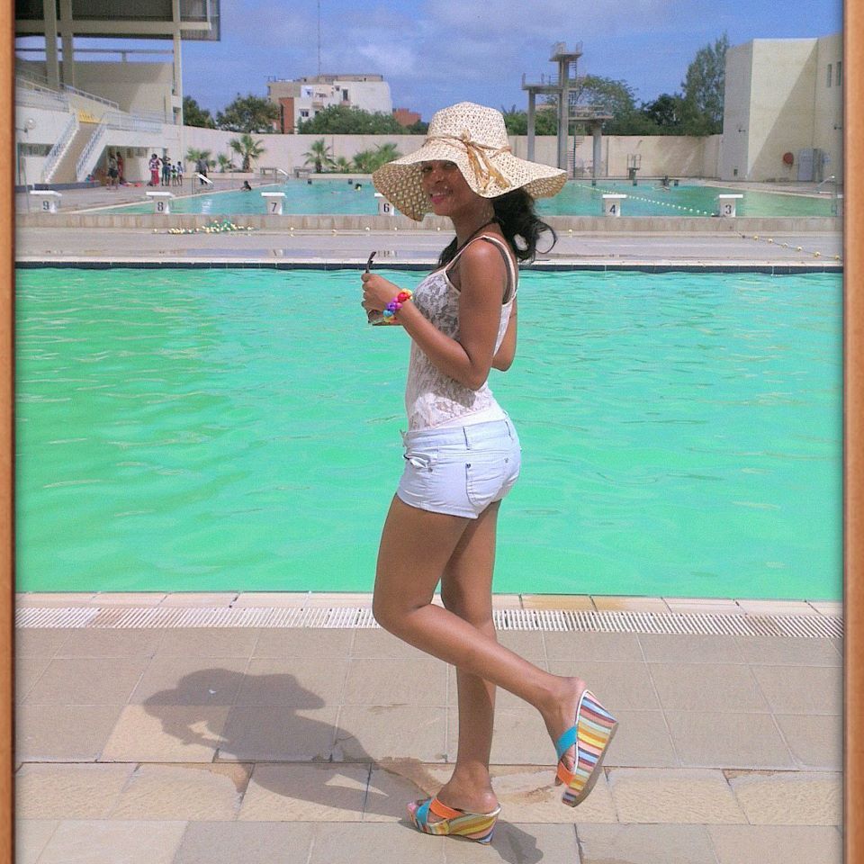 Le mannequin Fatinha Jalo en mode détente à la piscine Olympique