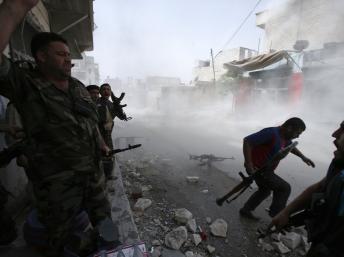 Syrie : les insurgés livrent bataille pour le contrôle d'une base aérienne à Idleb