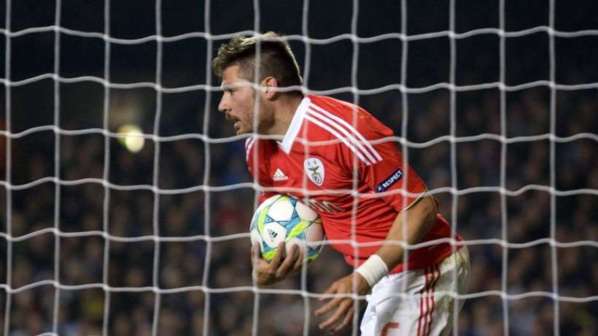 Officiel : Manchester City recrute Javi Garcia pour 20 M€ !