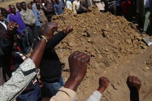 L'Afrique du Sud enterre les morts de Marikana
