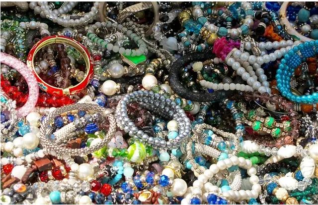 Marseille : Les braqueurs se trompent et repartent avec des bijoux fantaisie d’une valeur de 6.000 euros