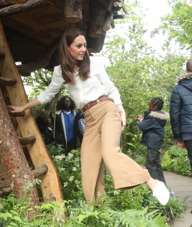 Kate Middleton bronzée et lookée : la duchesse en pleine forme à la campagne