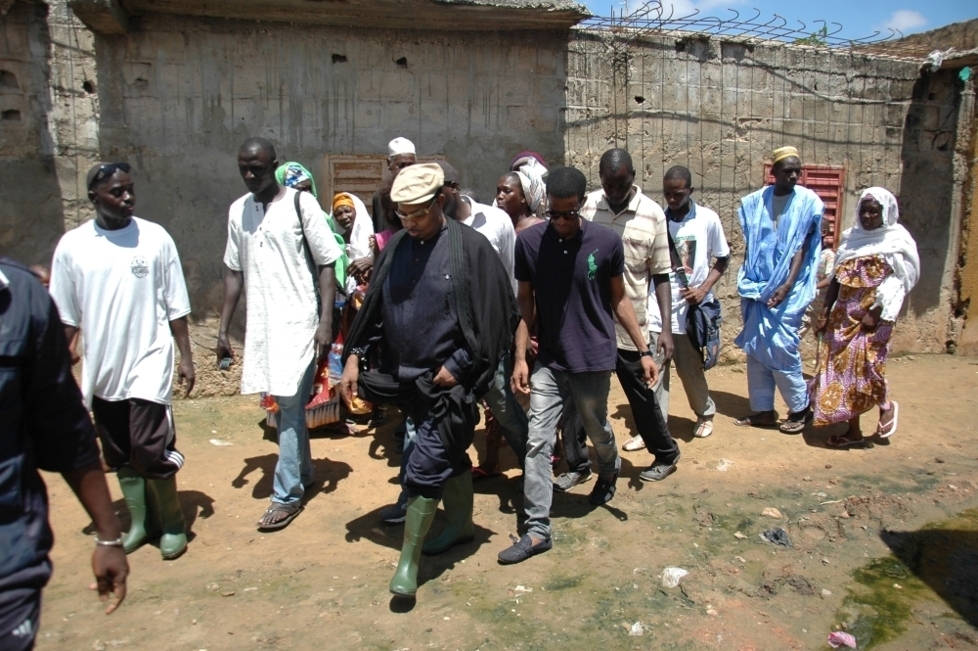 [Photos] En visite dans certaines zones inondées de la  grande banlieue dakaroise :  Ameth Khalifa Niasse lance des missiles dans le «  Macky »