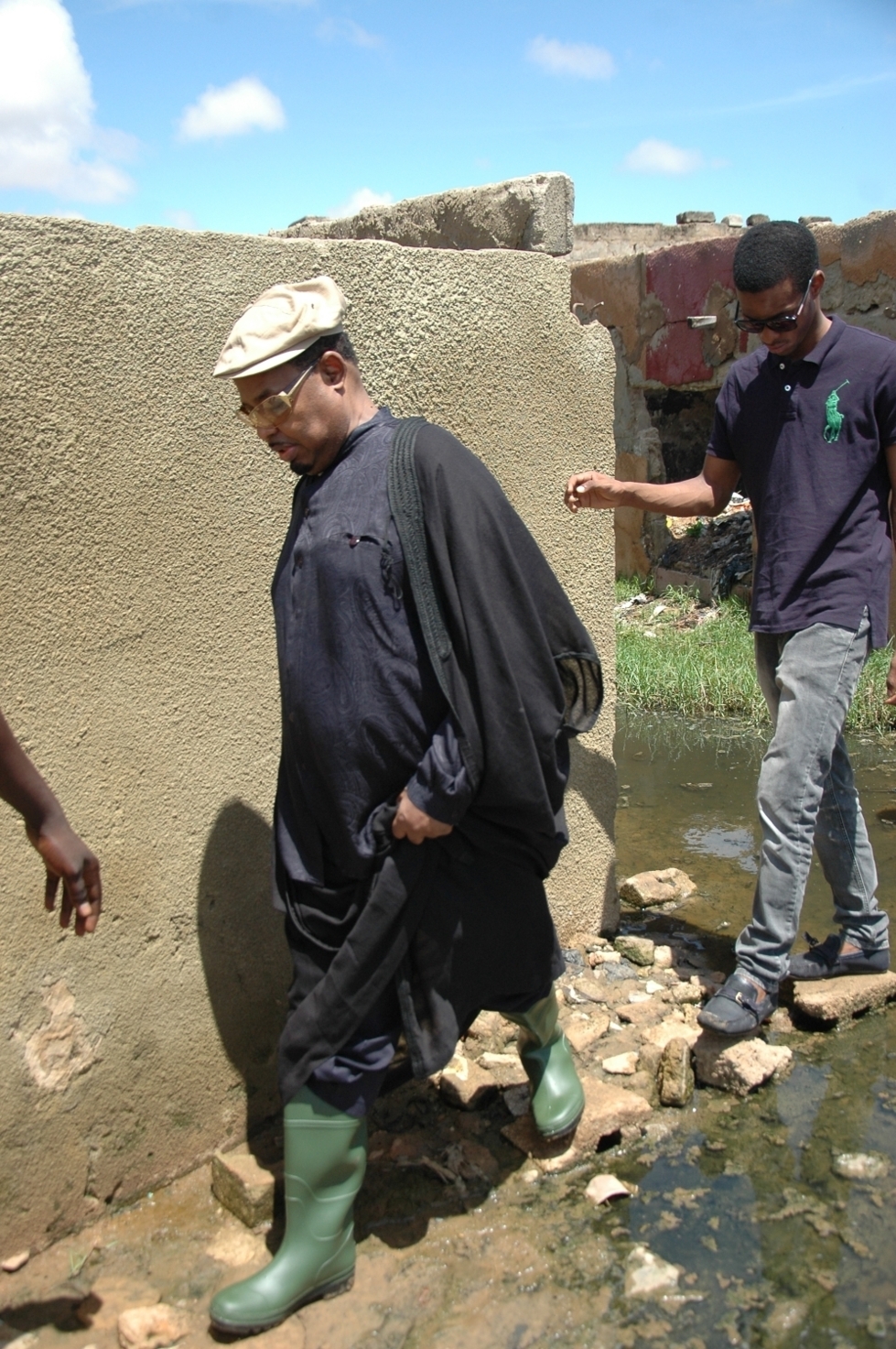 [Photos] En visite dans certaines zones inondées de la  grande banlieue dakaroise :  Ameth Khalifa Niasse lance des missiles dans le «  Macky »