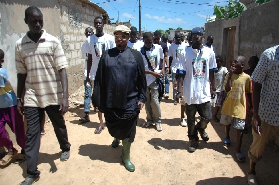 [Photos] En visite dans certaines zones inondées de la  grande banlieue dakaroise :  Ameth Khalifa Niasse lance des missiles dans le «  Macky »
