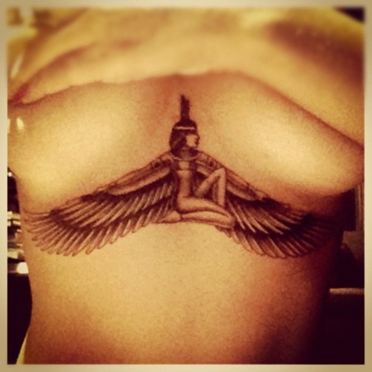 Photo : Rihanna dévoile son nouveau tatouage !