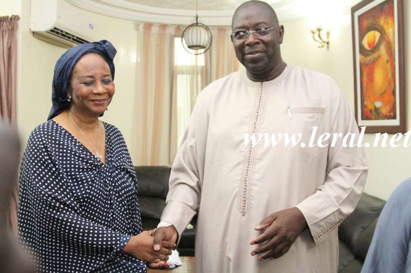 Les images de la passation de service entre Nancy Ngom et Babacar Touré