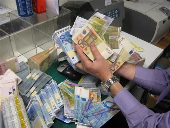 Algérie - Les nouveaux riches s'arrachent les euros à prix d'or