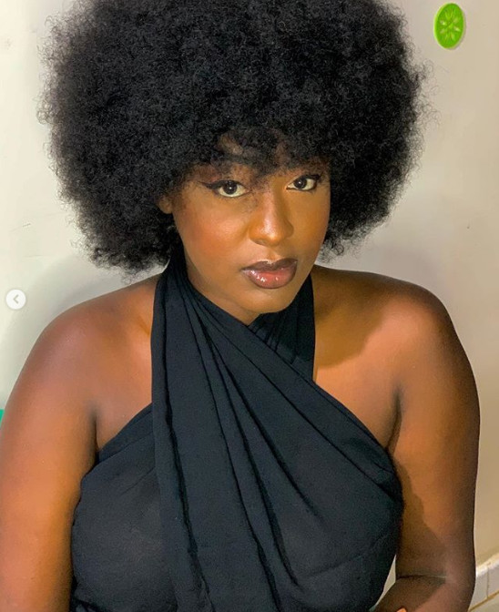 Photos - Découvrez la nouvelle coupe de Mamie de la série Adja, qui fait le buzz!