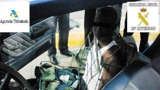 Un clandestin déguisé en siège de voiture