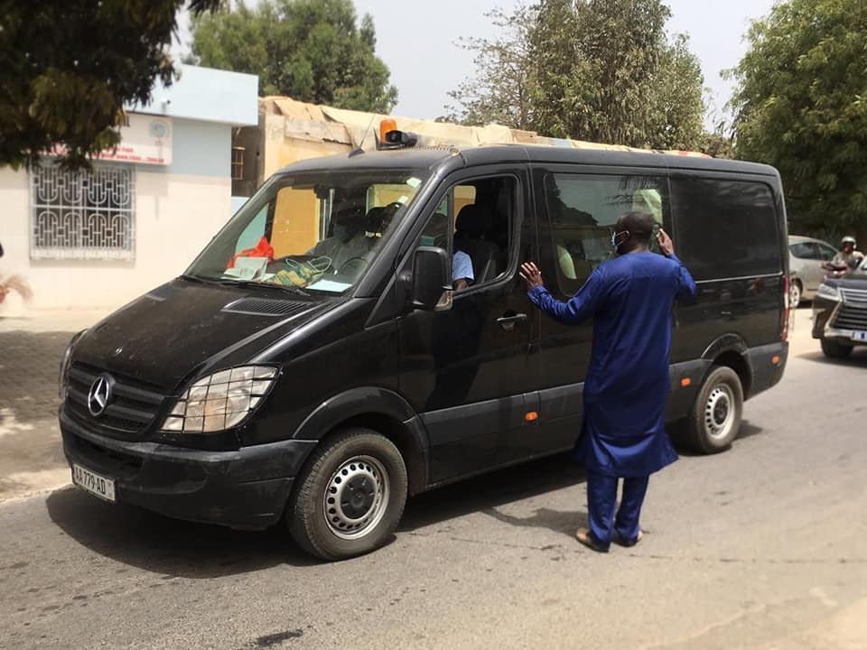 Photos - Vivez en images les moments du départ de la dépouille de Serigne Pape Malick Sy vers Tivaouane