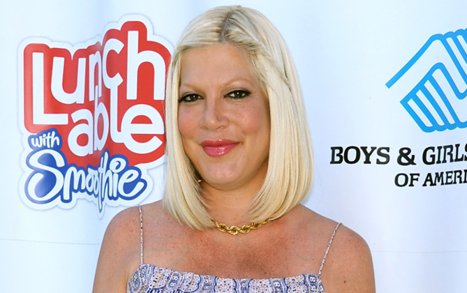 Tori Spelling est enfin sortie de l’hôpital