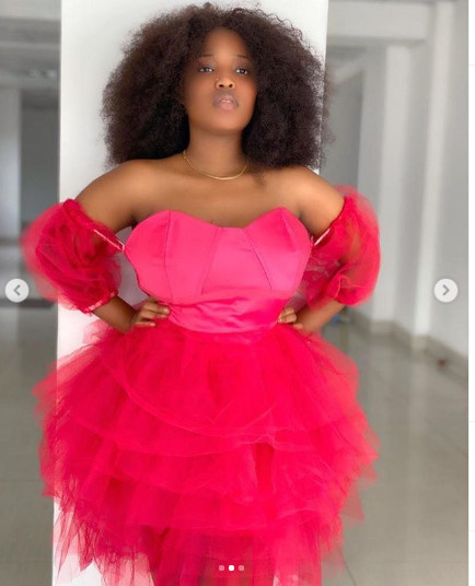 PHOTOS- Aicha Koné de "Sen Petit Gallé" devient coquette et le prouve avec sa robe rose de princesse!