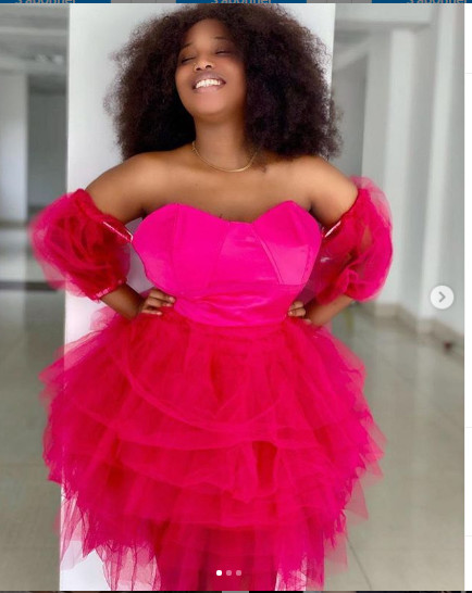 PHOTOS- Aicha Koné de "Sen Petit Gallé" devient coquette et le prouve avec sa robe rose de princesse!