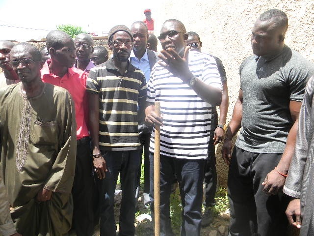 Ibrahima Sall, ministre de l'éducation nationale lors de sa visite à l'école primaire de l'Unité 3 des Parcelles Aissainies