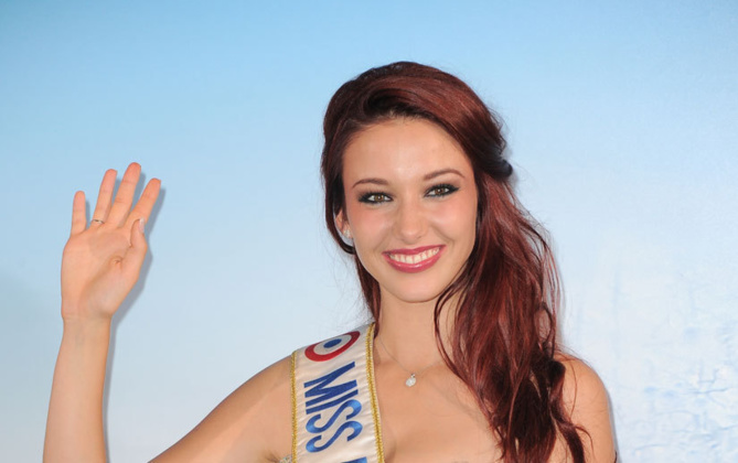 Delphine Wespiser : Miss France n’ira pas au concours de Miss Univers