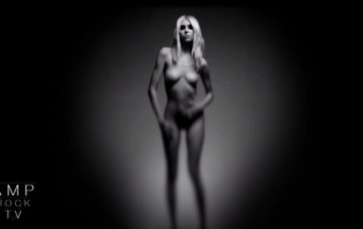 VIDEO Taylor Momsen entièrement nue pour The Pretty Reckless