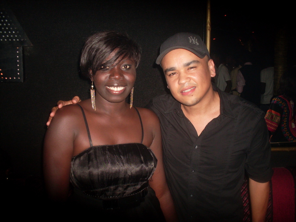 Philip Monteiro et sa fan Annisha dans Dakar by night!