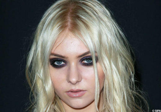 Taylor Momsen: complètement nue dans son nouveau clip