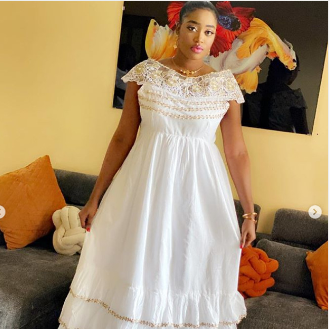 Mode Tabaski: La belle et élégante sœur de Cathy Chimère Diaw s'y met(Photos) Mode Tabaski: La belle et élégante sœur de Cathy Chimère Diaw s'y met(Photos)