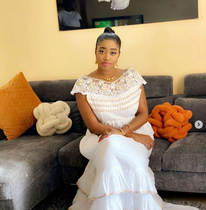 Mode Tabaski: La belle et élégante sœur de Cathy Chimère Diaw s'y met(Photos) Mode Tabaski: La belle et élégante sœur de Cathy Chimère Diaw s'y met(Photos)