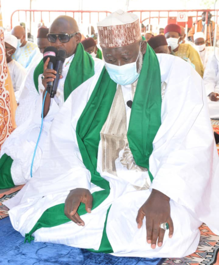 Tabaski: Voici les images de la prière à la mosquée Omarienne ! Tabaski: Voici les images de la prière à la mosquée Omarienne !