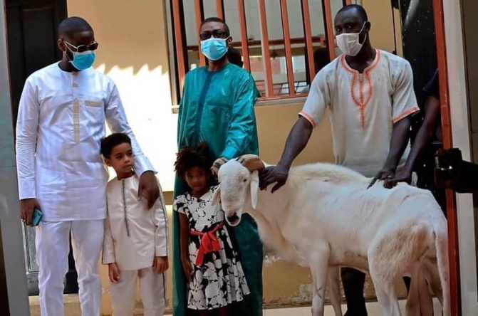 Tabaski 2020: Youssou Ndour, ses enfants, son "sagnsé" et son bélier (Photos)