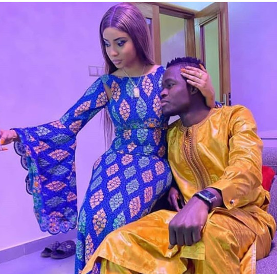 Mode Tabaski: Le couple de stars Racky Aidara et Ibou Guèye en toute complicité avec leur mère ! Mode Tabaski: Le couple de stars Racky Aidara et Ibou Guèye en toute complicité avec leur mère !