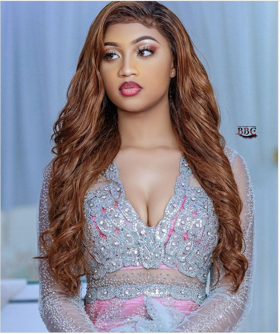 Photos-Admirez ces tenues de la chanteuse Astar qui affollent la toile!