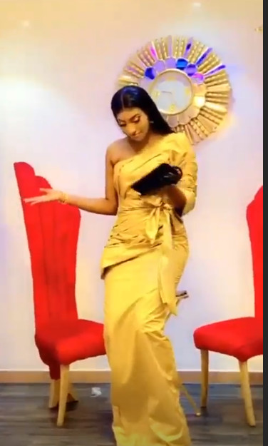 Oumou de la série "Golden" habillée comme une reine le jour de la Tabaski(Phos)