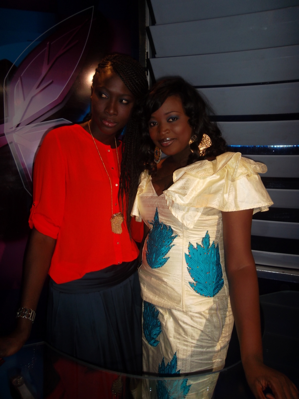 La top model international Dji Dieng en complicité avec Sister Mya de la Rts