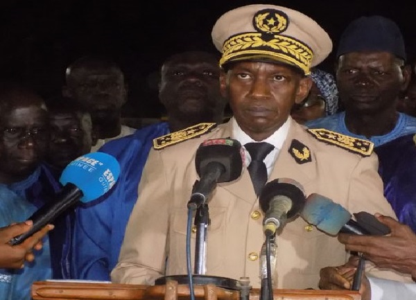 Tambacounda / Incivilités et défiance des jeunes face à la pandémie: le gouverneur Mamadou Omar Baldé alias Jack Bauer sort la cravache