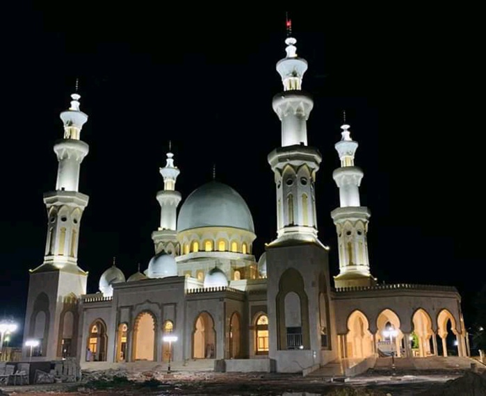 Photos-Voici quelques images de la grande mosquée de Porokhane qui sera inaugurée le 21 aout!