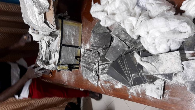 Saisie de faux billets : trois faussaires tombent avec près de 153 millions, du matériel et des produits de lavage Saisie de faux billets : trois faussaires tombent avec près de 153 millions, du matériel et des produits de lavage