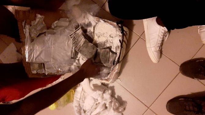 Saisie de faux billets : trois faussaires tombent avec près de 153 millions, du matériel et des produits de lavage Saisie de faux billets : trois faussaires tombent avec près de 153 millions, du matériel et des produits de lavage